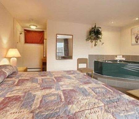Super 8 By Wyndham Kingston Hotel Cameră foto