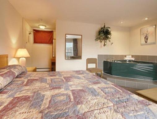 Super 8 By Wyndham Kingston Hotel Cameră foto